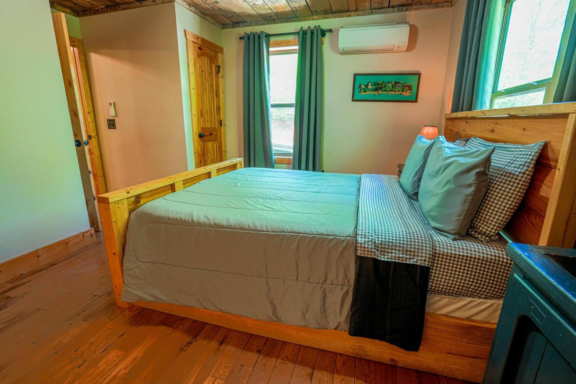 New Listing! Wine Country Retreat - 2 Bed, Hot Tub Villa ดาห์ลอนีกา ภายนอก รูปภาพ